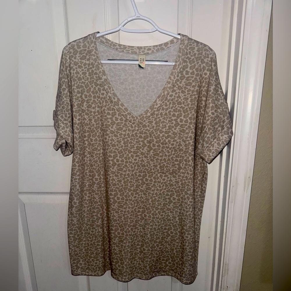 Beige Leopard V-Neck Short Sleeve Top